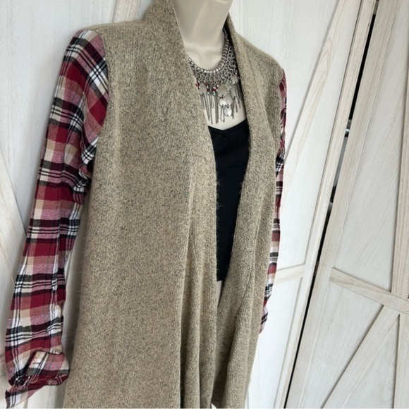 ✨NWT plaid knit cardigan beige sweater S - Picture 12 of 12